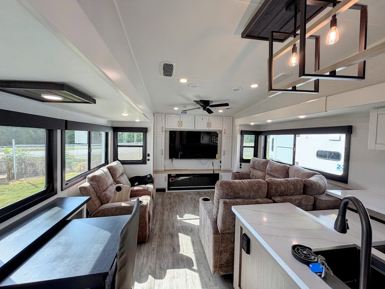 2026 JAYCO EAGLE 335LSTS - Image 4