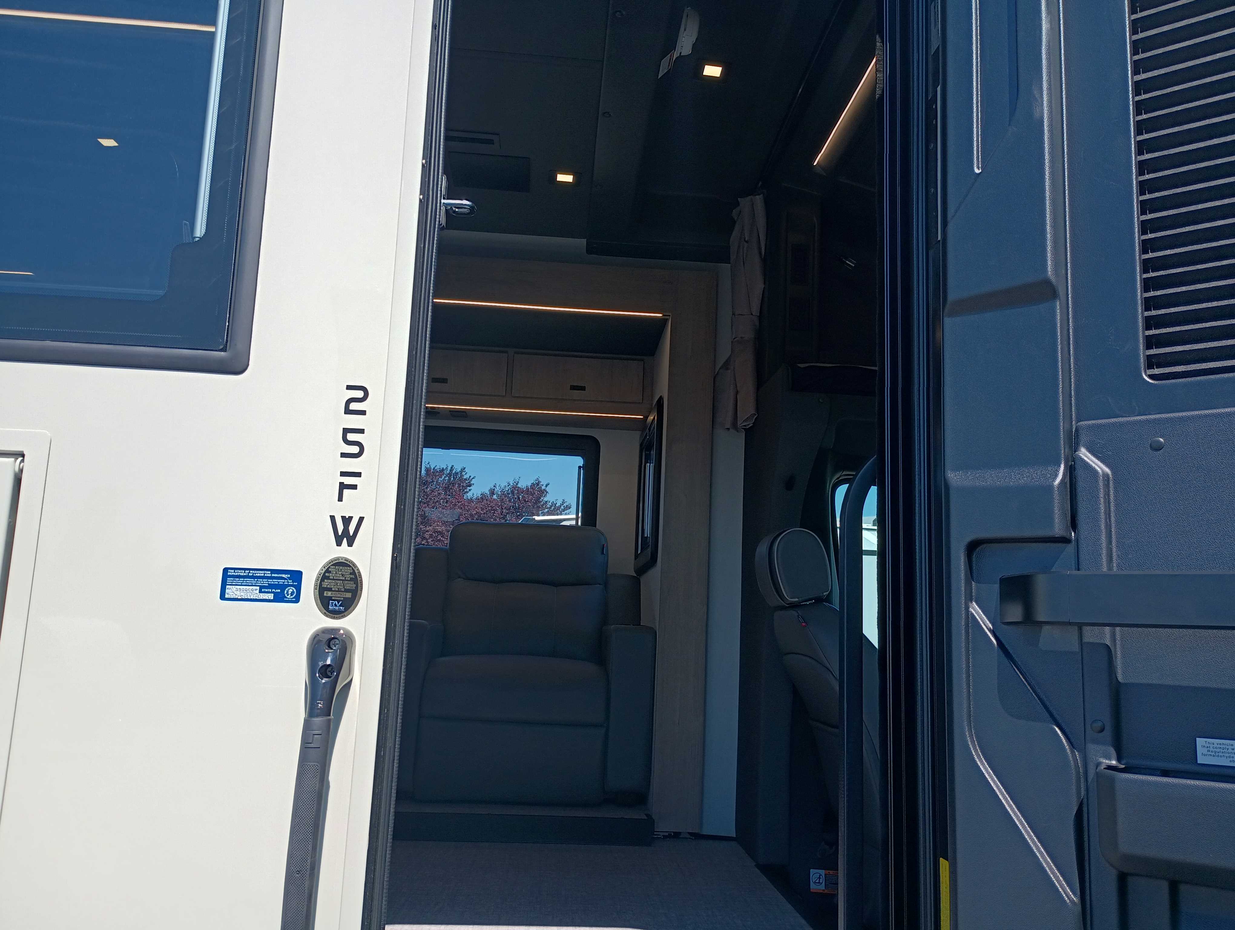 2027 Grand Design Lineage Series M 25FW - Image 4