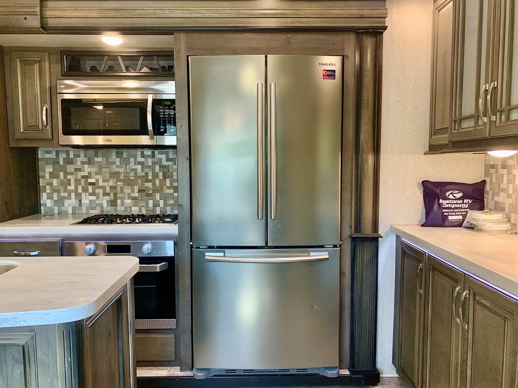 2019 Keystone Montana 3811MS - Image 16