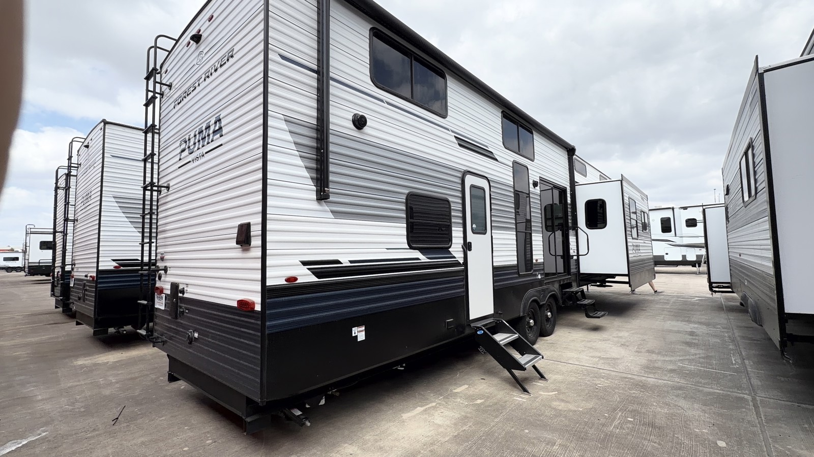 2026 PALOMINO 402LFT - Image 32