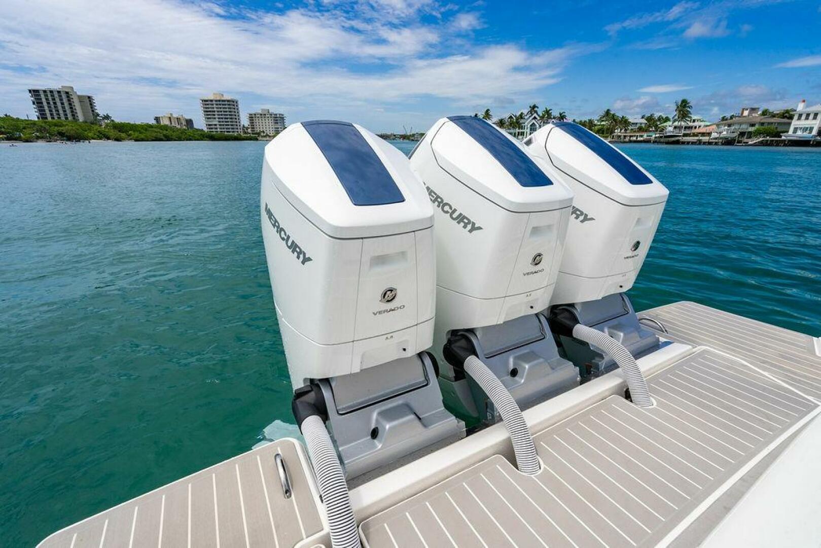 2025 Tiara Yachts 48 LS - Image 10