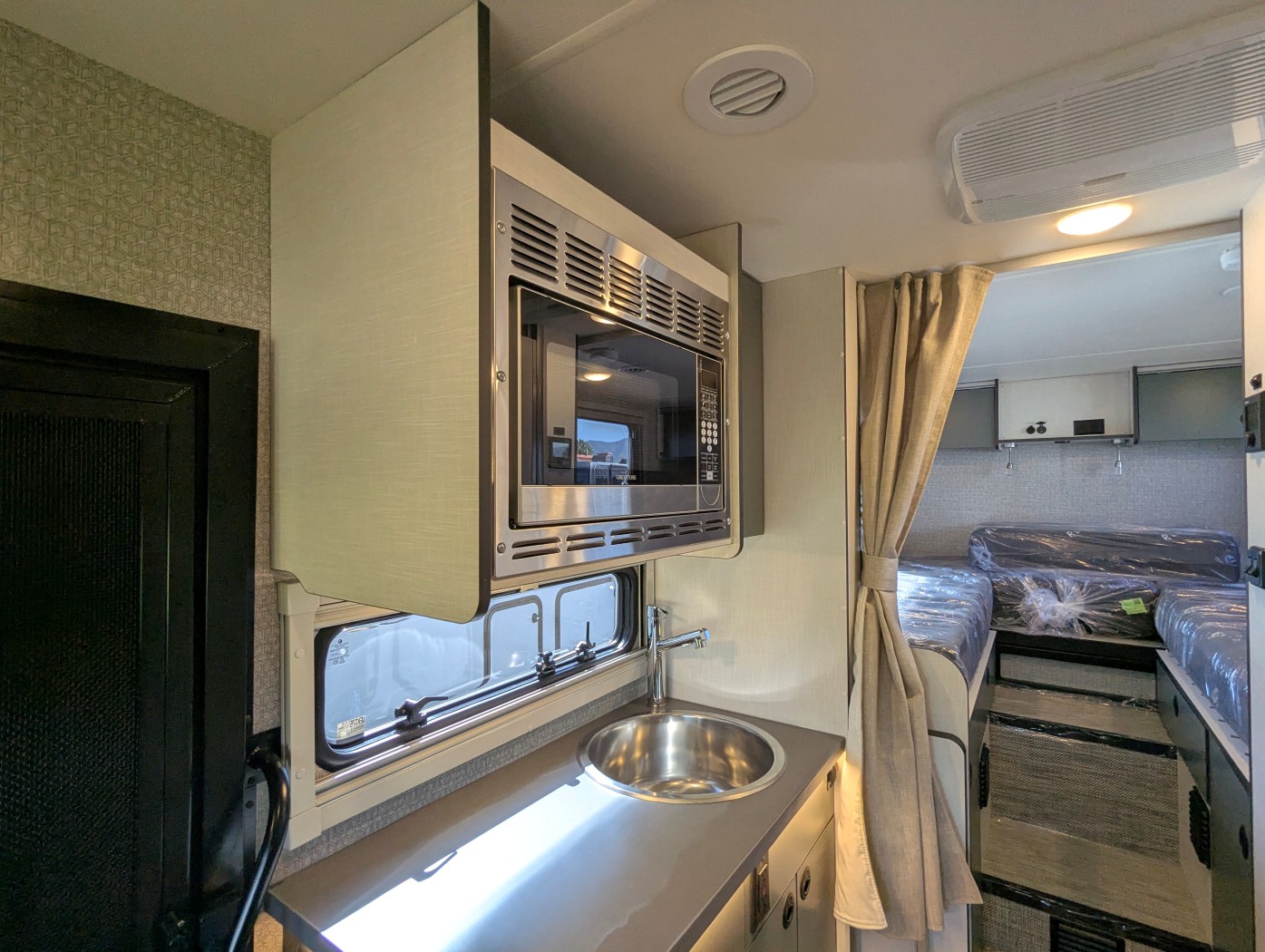 2026 Winnebago EKKO Sprinter 23B AWD - Image 13