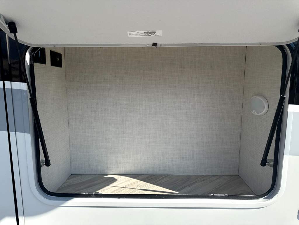 2027 THOR MOTOR COACH TIBURON 24XL - Image 7