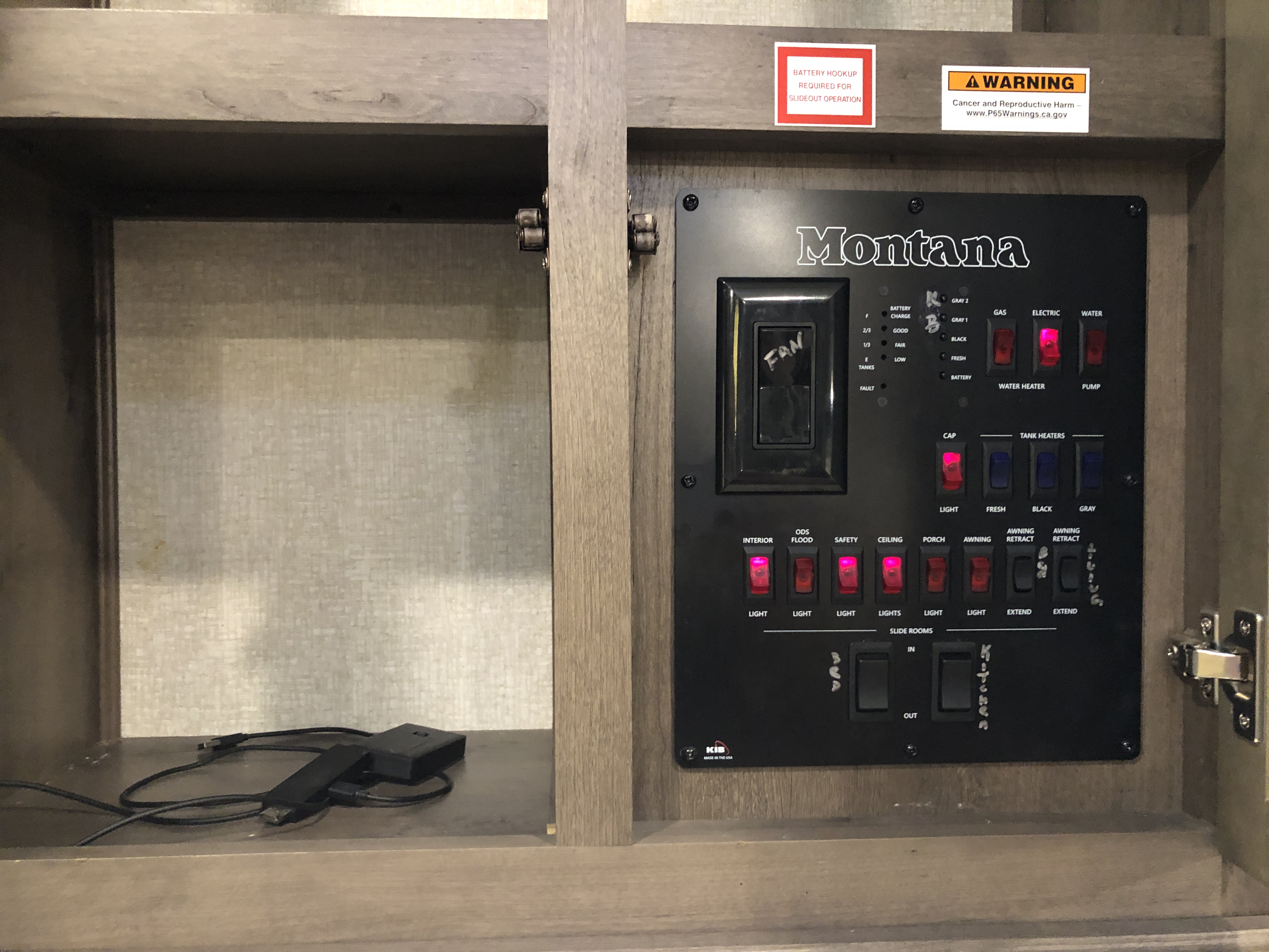 2019 Keystone Montana 3121RL - Image 36
