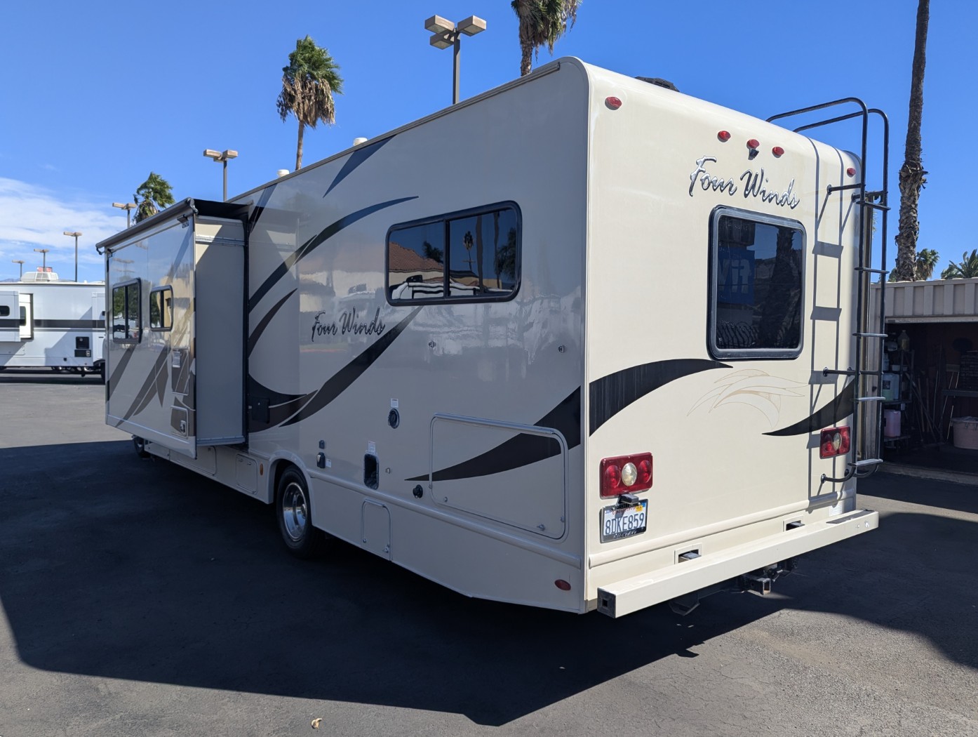 2018 Thor Motor Coach Four Winds 30D - Image 3