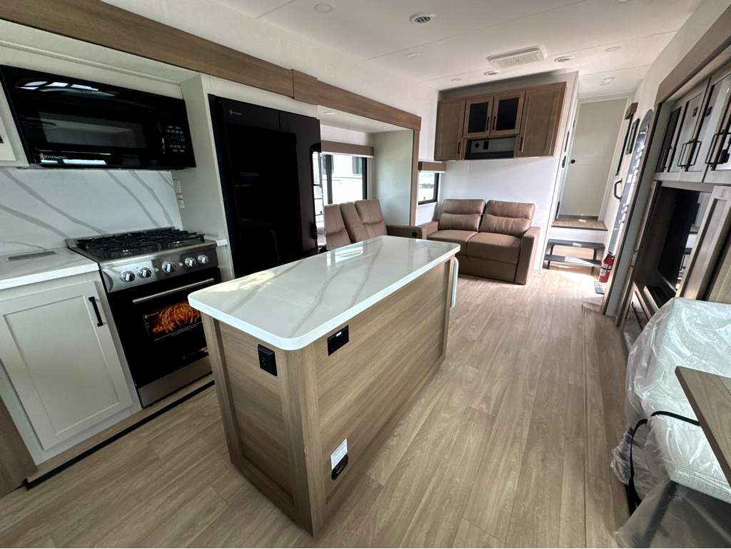 2027 VENTURE RV SPORTTREK 353VRK - Image 11
