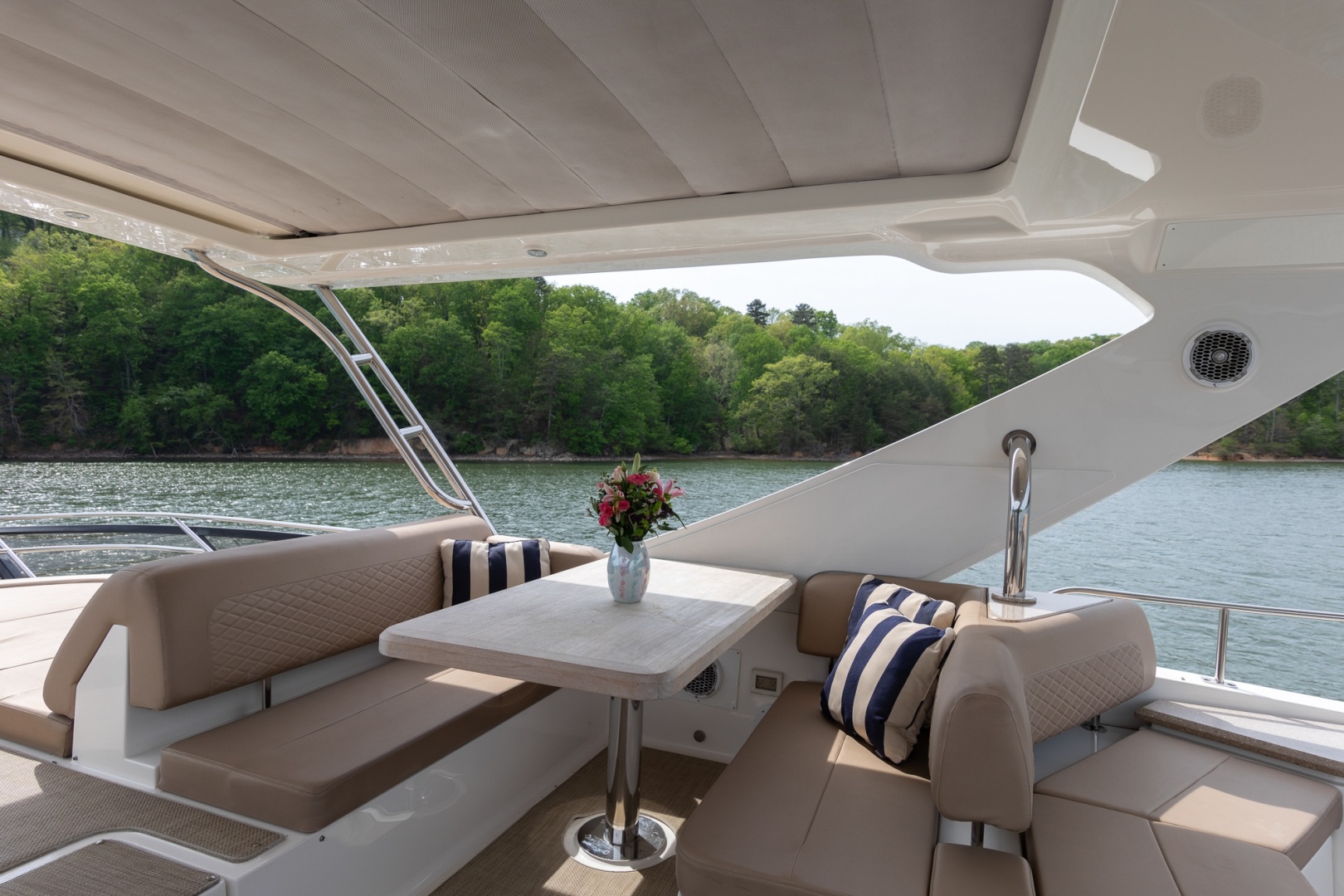 2018 Sea Ray L650 FLY - Image 35