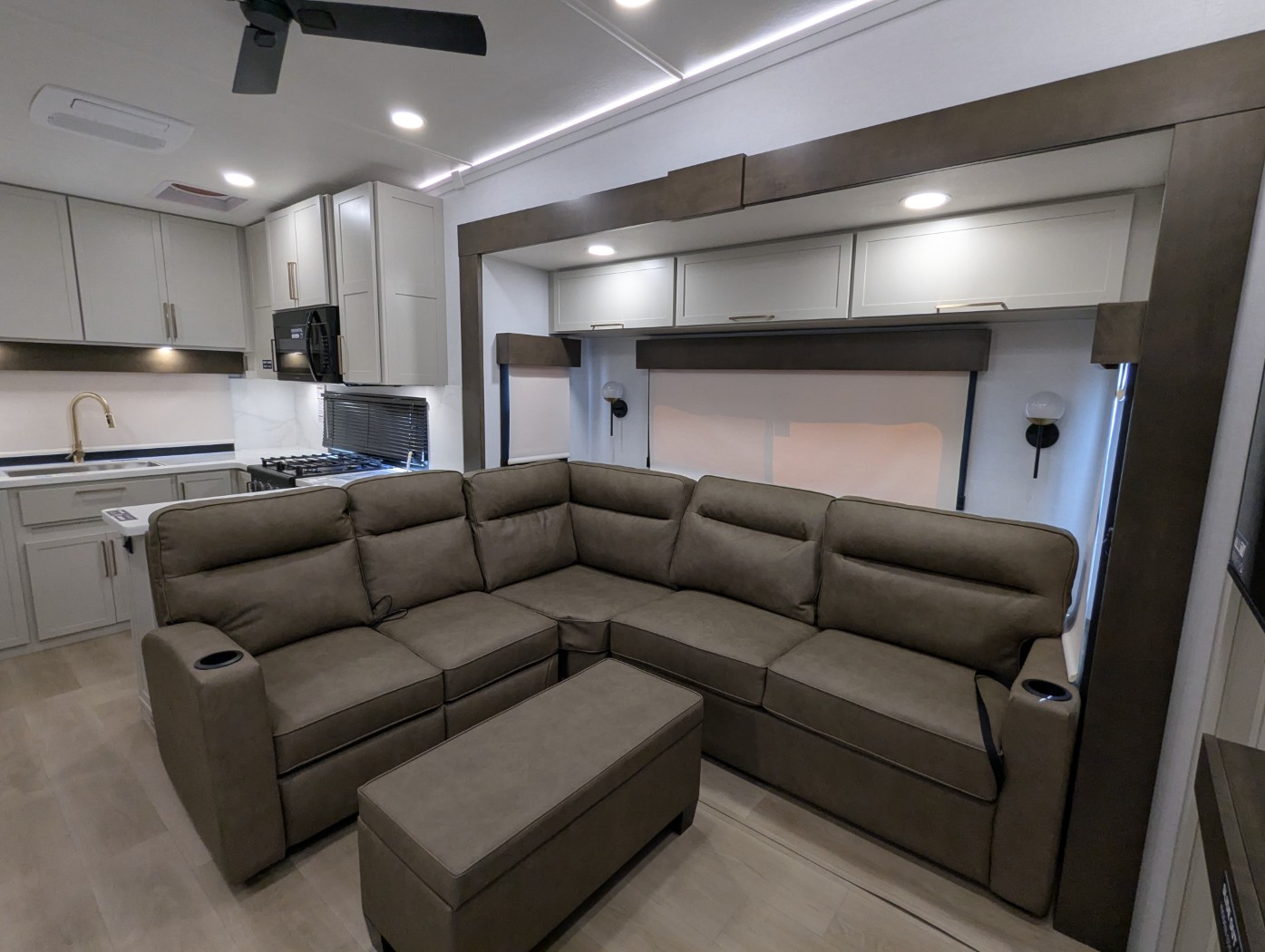 2027 Alliance RV Paradigm 312RK - Image 39