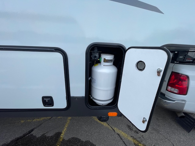 2025 ROCKWOOD SIGNATURE 375RL - Image 8