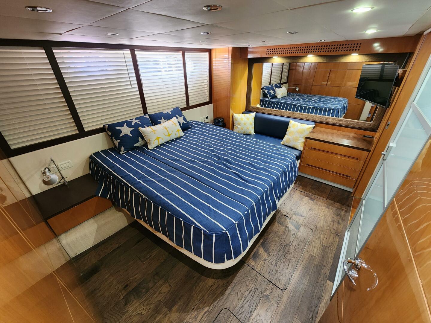 2006 Pershing - Image 17