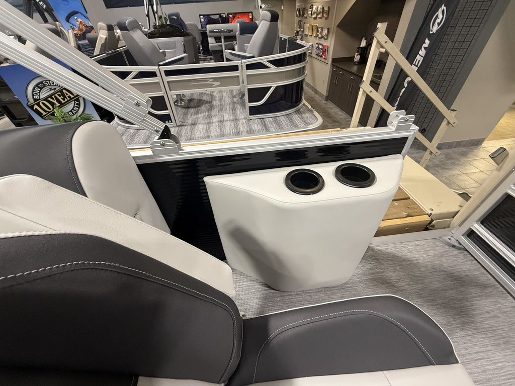 2026 Bennington 20SSR Pontoon - Image 17