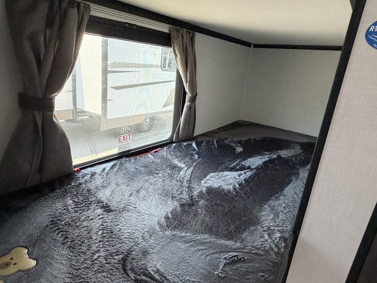 2026 VENTURE RV SPORTTREK STINGER 222VUD - Image 26