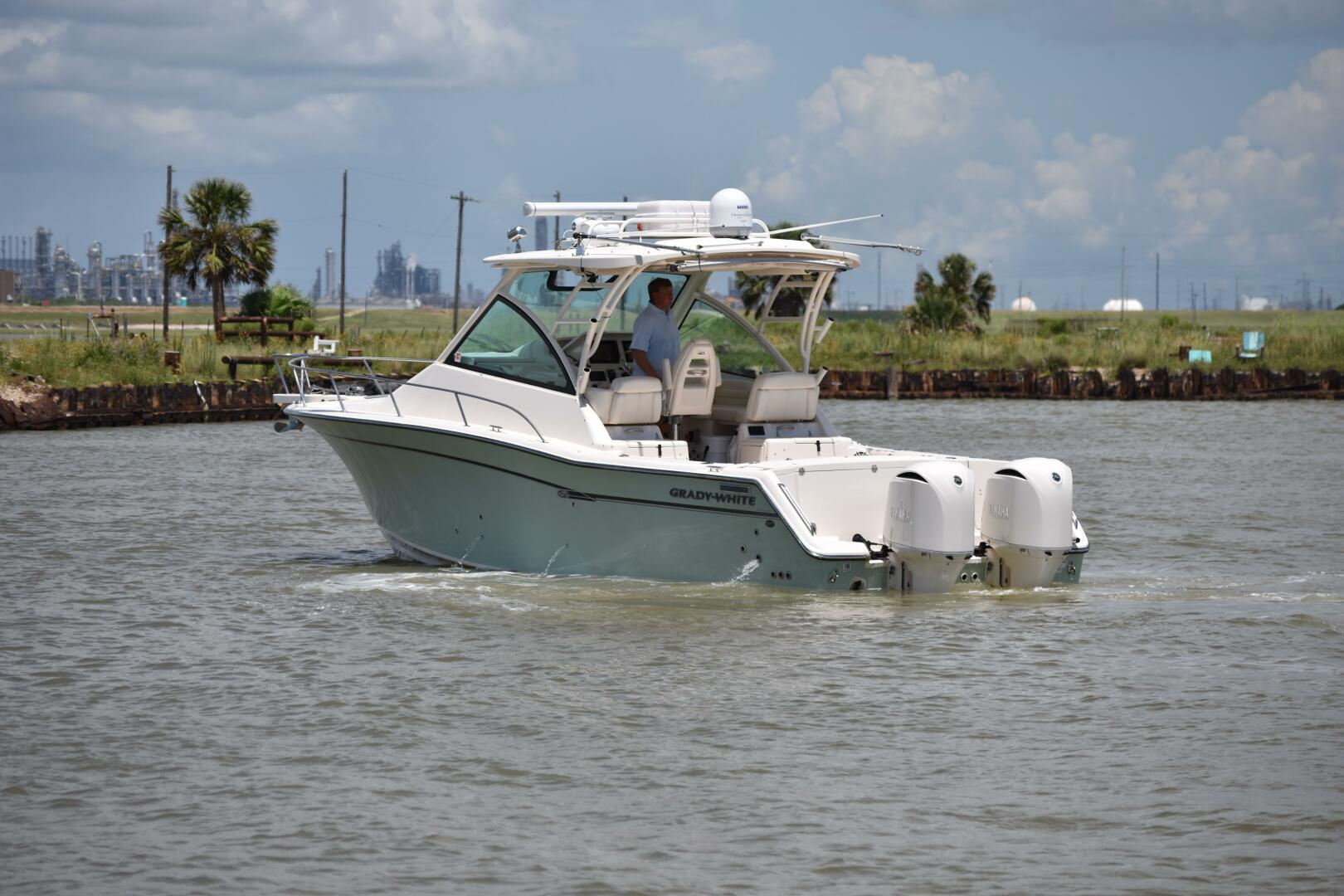 2016 Grady-White 330 Express - Image 52