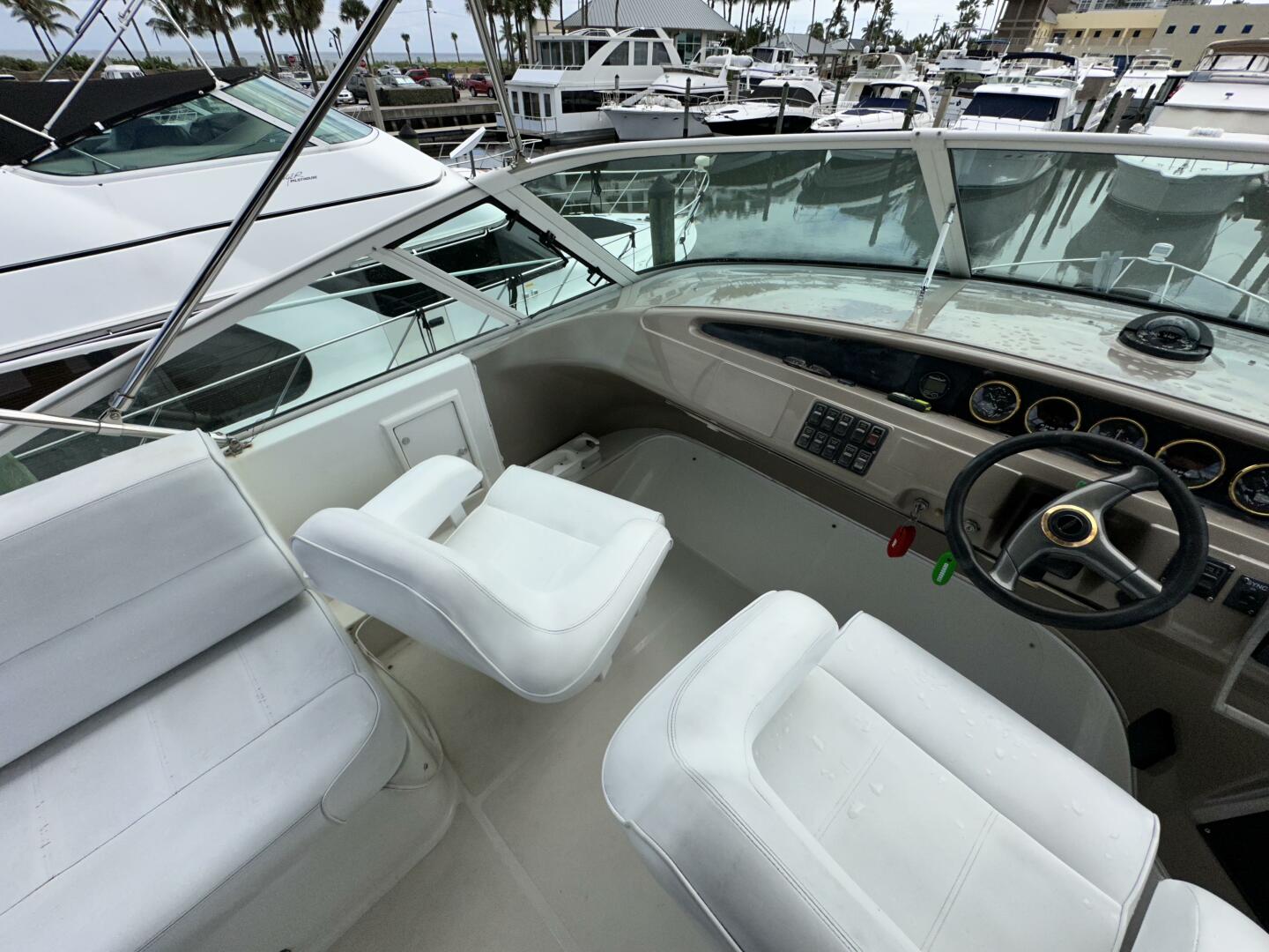 1999 Carver 450 Pilothouse - Image 13