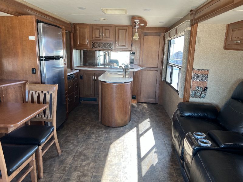 2014 Thor Motor Coach Challenger 37GT - Image 6