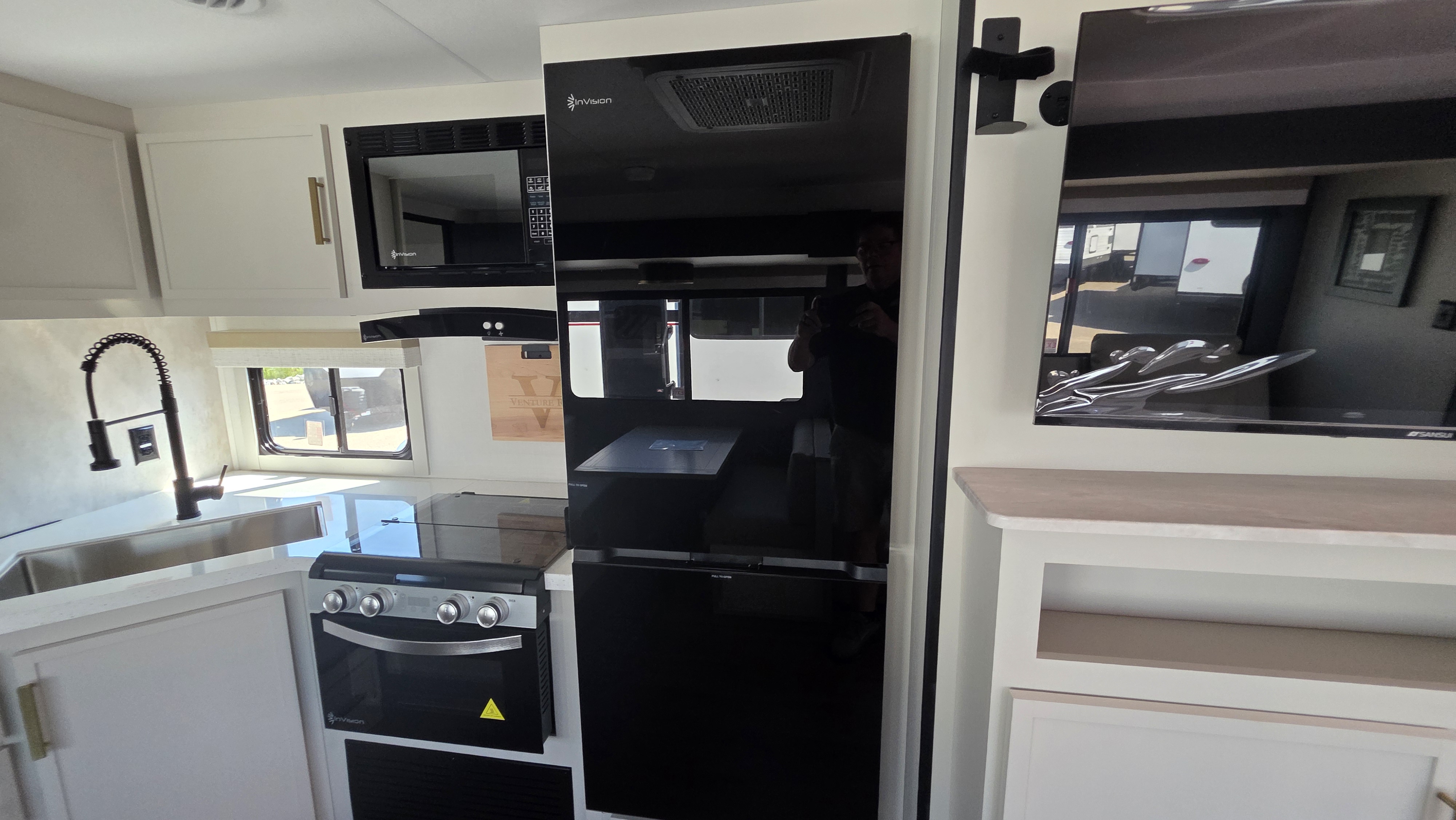 2027 VENTURE RV STRATUS 261VRB - Image 17