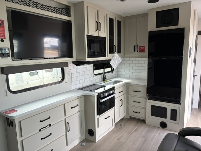 2026 Grand Design Momentum G-Class 27G - Image 10