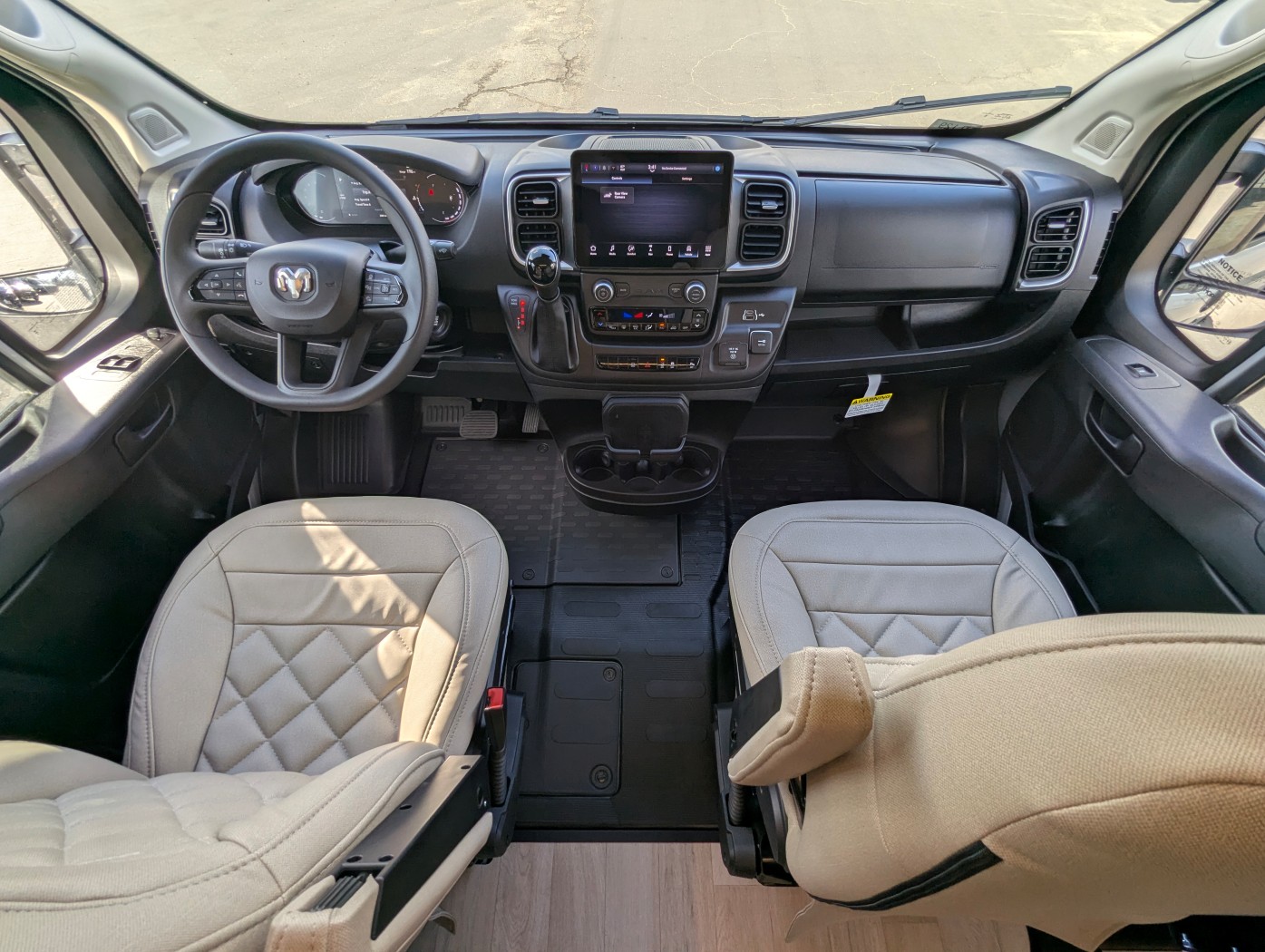2027 Thor Motor Coach Tellaro 20L - Image 17