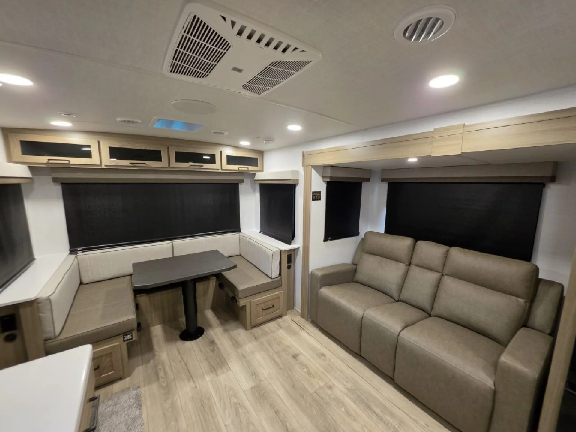 2027 FOREST RIVER ROCKWOOD ULTRA LITE 2618RD - Image 10