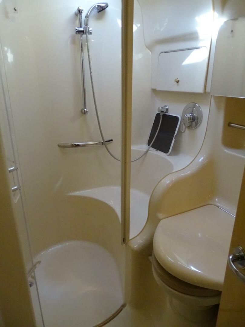 2001 Sea Ray 410 Sundancer - Image 21