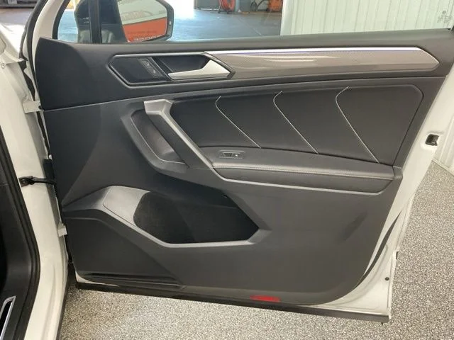 2022 Volkswagen Tiguan Utility 4D SE R-Line Black 2WD - Image 26
