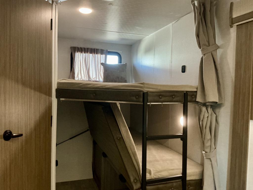2025 FOREST RIVER 26DBUDX - Image 18