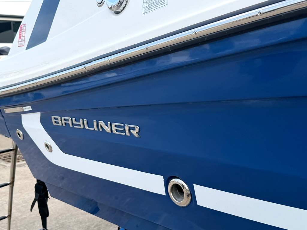 2022 Bayliner VR5 Base - Image 4