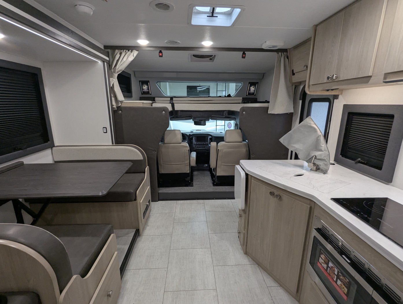 2026 Coachmen Entourage 340BH - Image 38