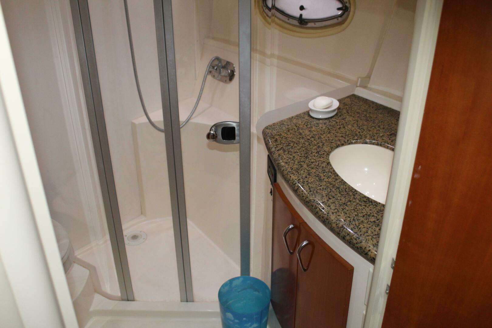 2004 Carver 360 Mariner - Image 18