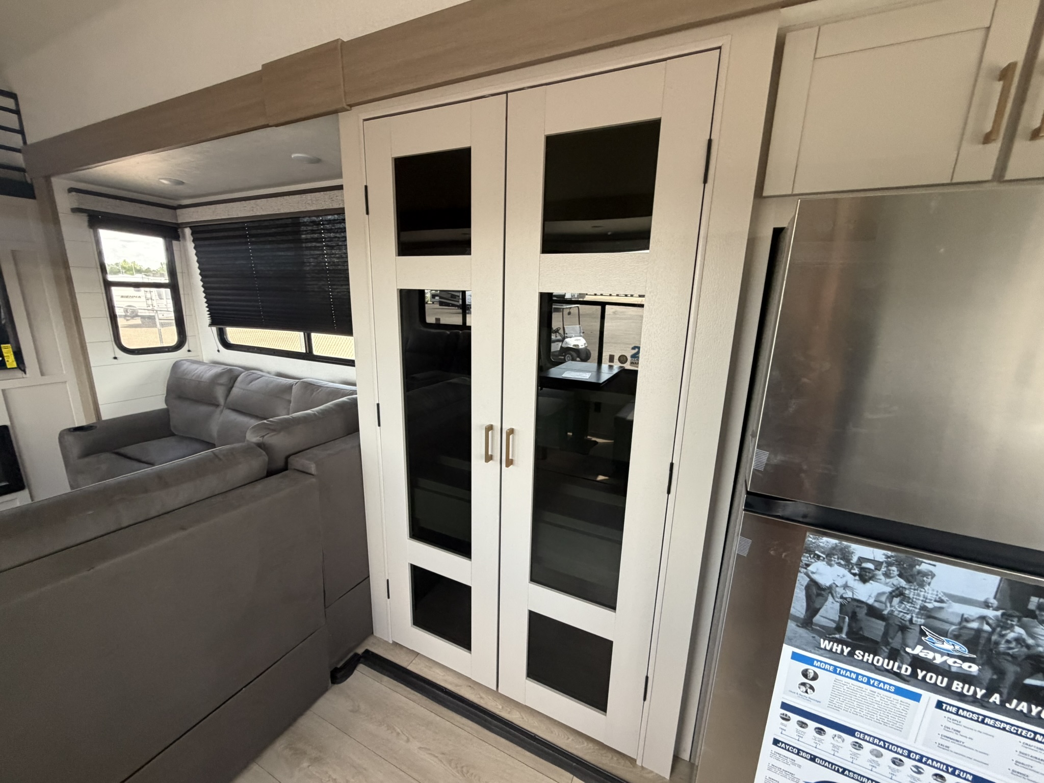 2027 JAYCO JAY FLIGHT BUNGALOW 404LOFT - Image 23