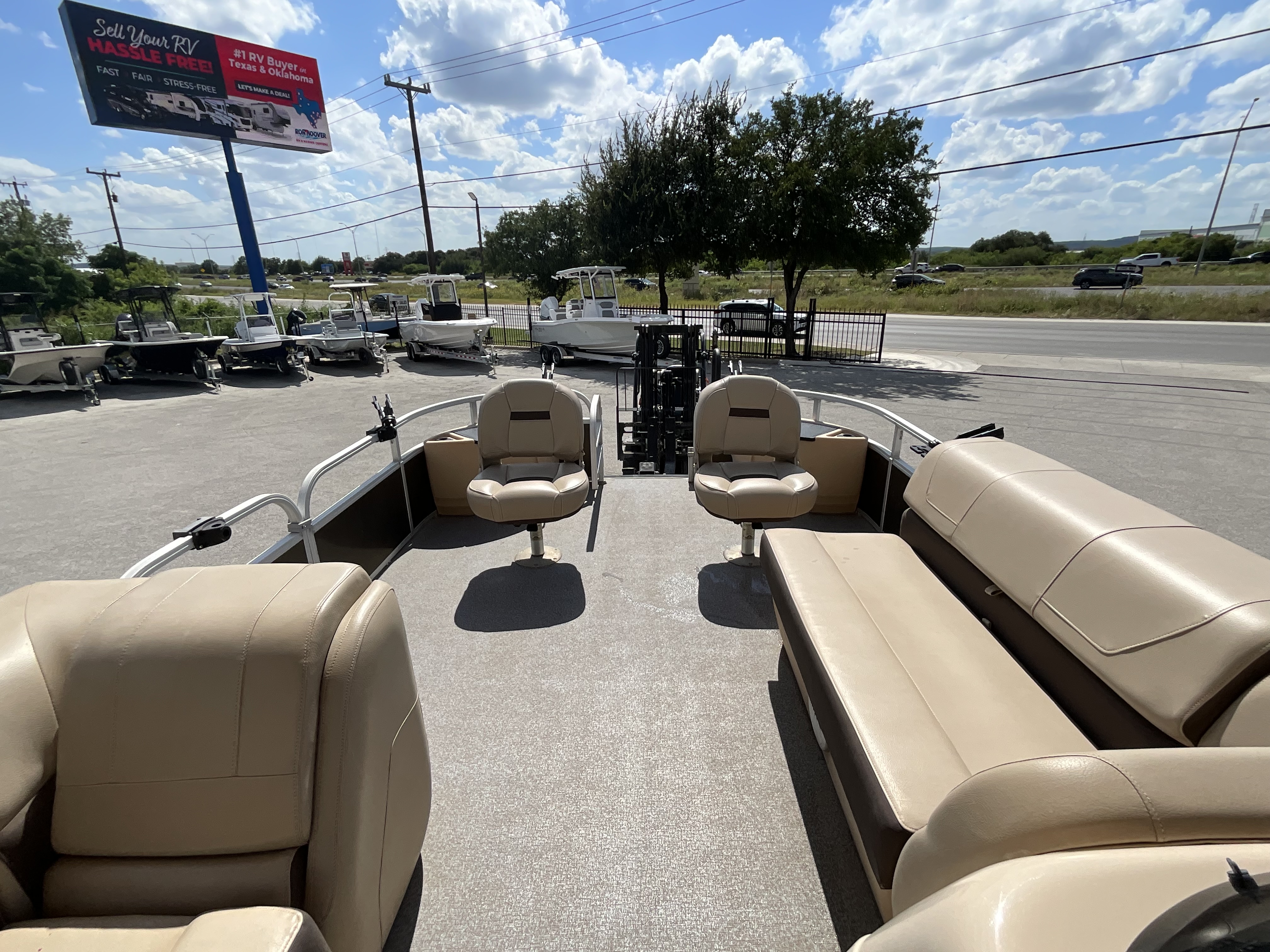 2018 TRACKER 2018 PARTY BARGE 24 XP3 - Image 14