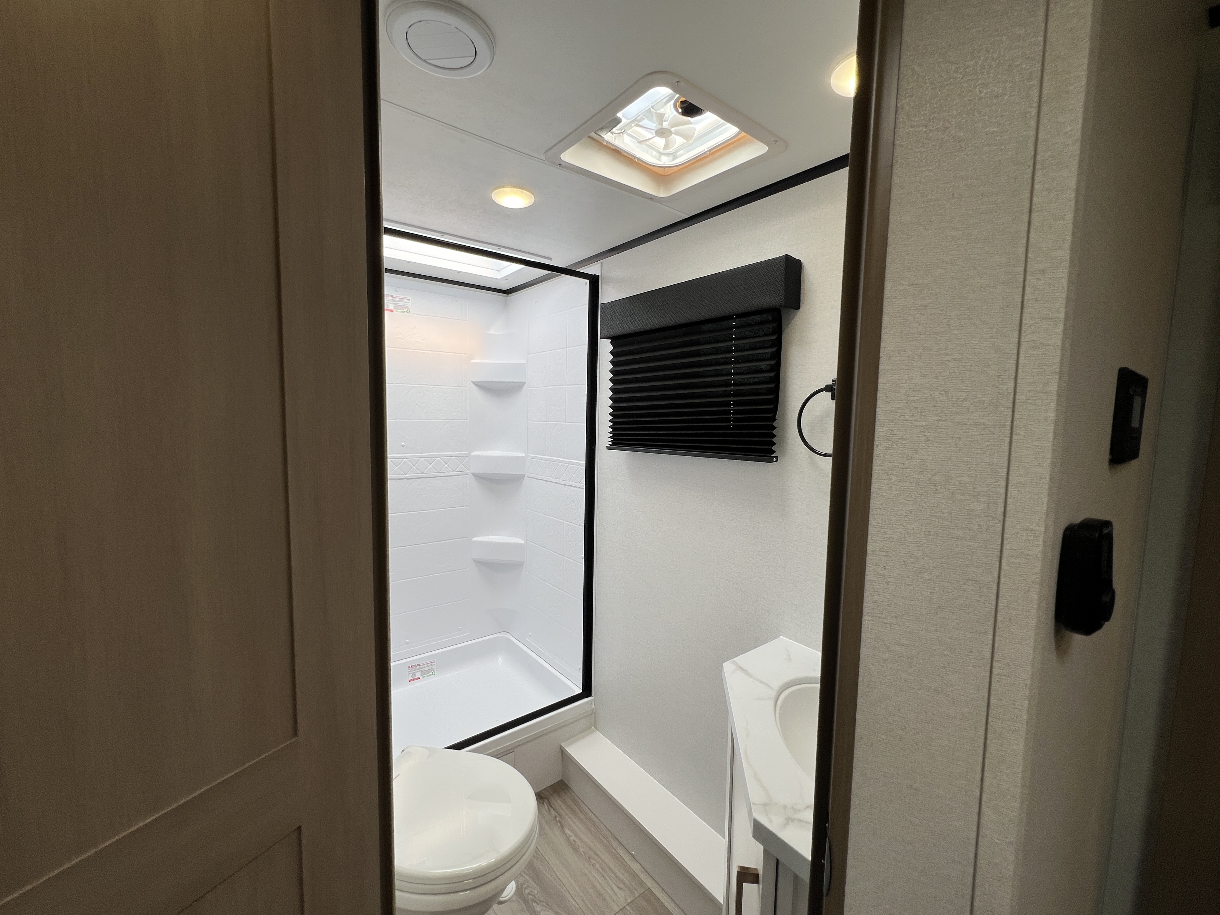 2027 Highland Ridge RANGE LITE 240DBH - Image 37