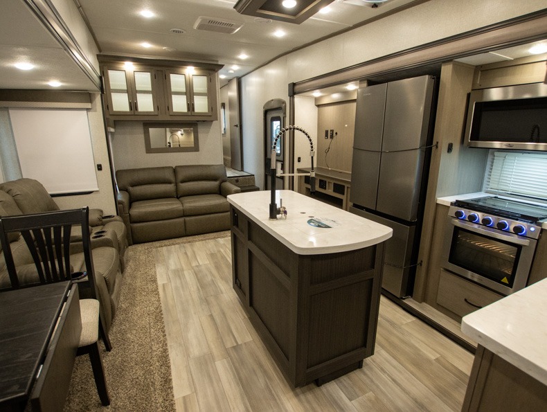 2022 Coachmen Chaparral 367BH - Image 25