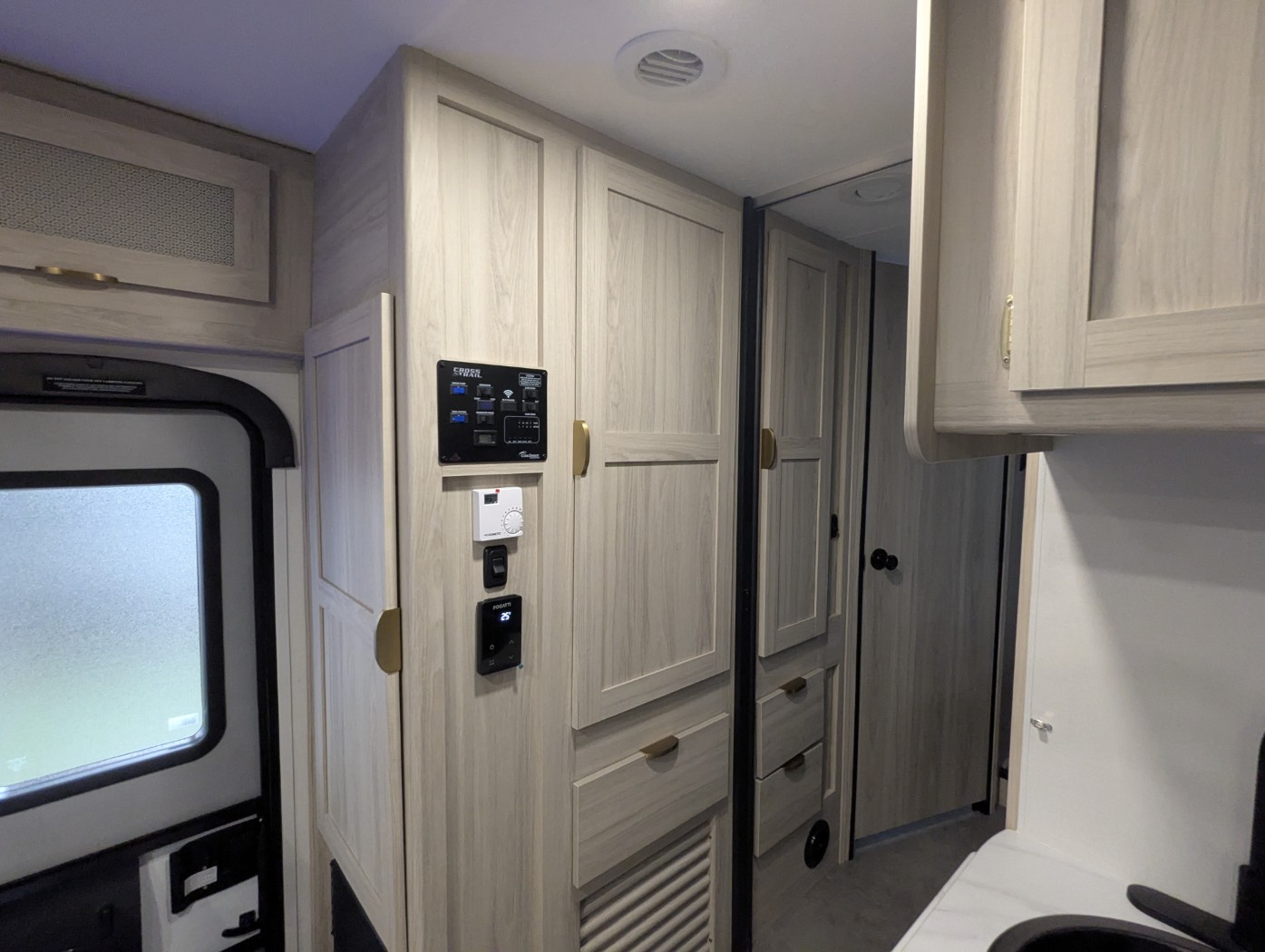 2027 Coachmen Cross Trail 26XG - Image 24