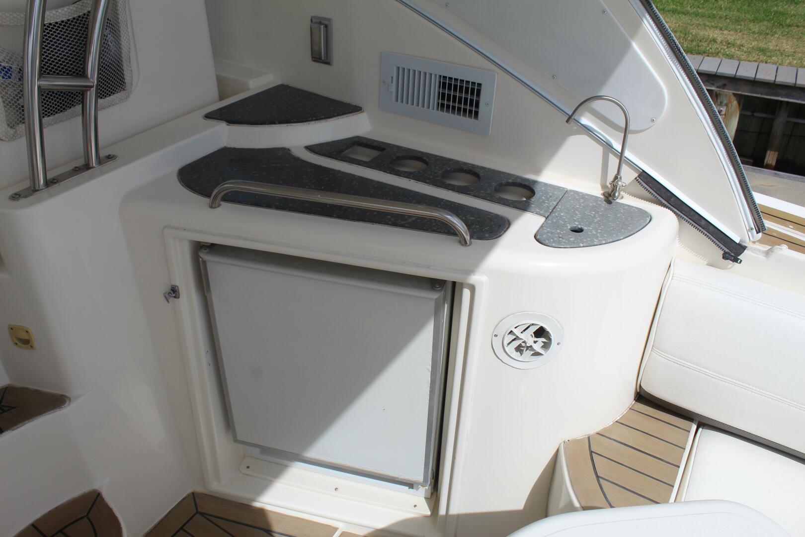 2007 Cruisers Yachts 420 Express - Image 17