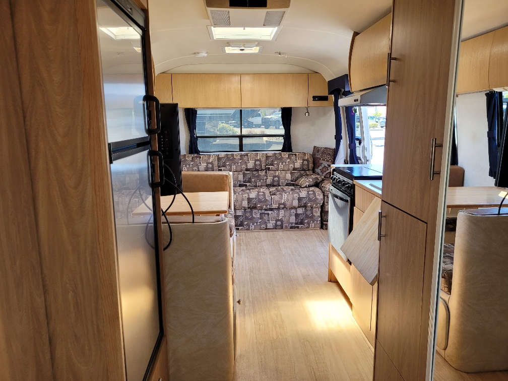 2006 Airstream Safari 25SS - Image 19