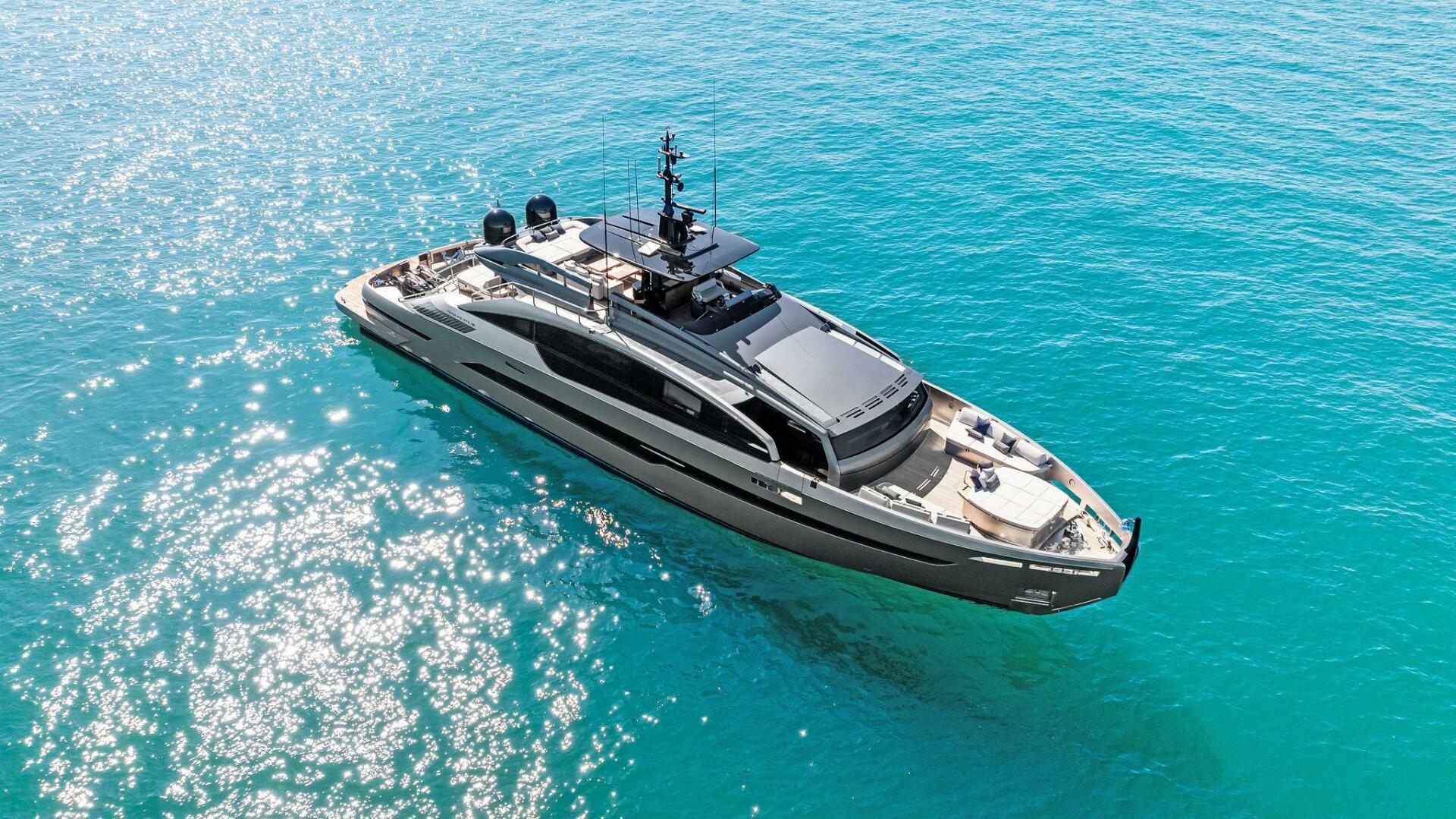 2023 Pershing GTX Motoryacht - Image 13