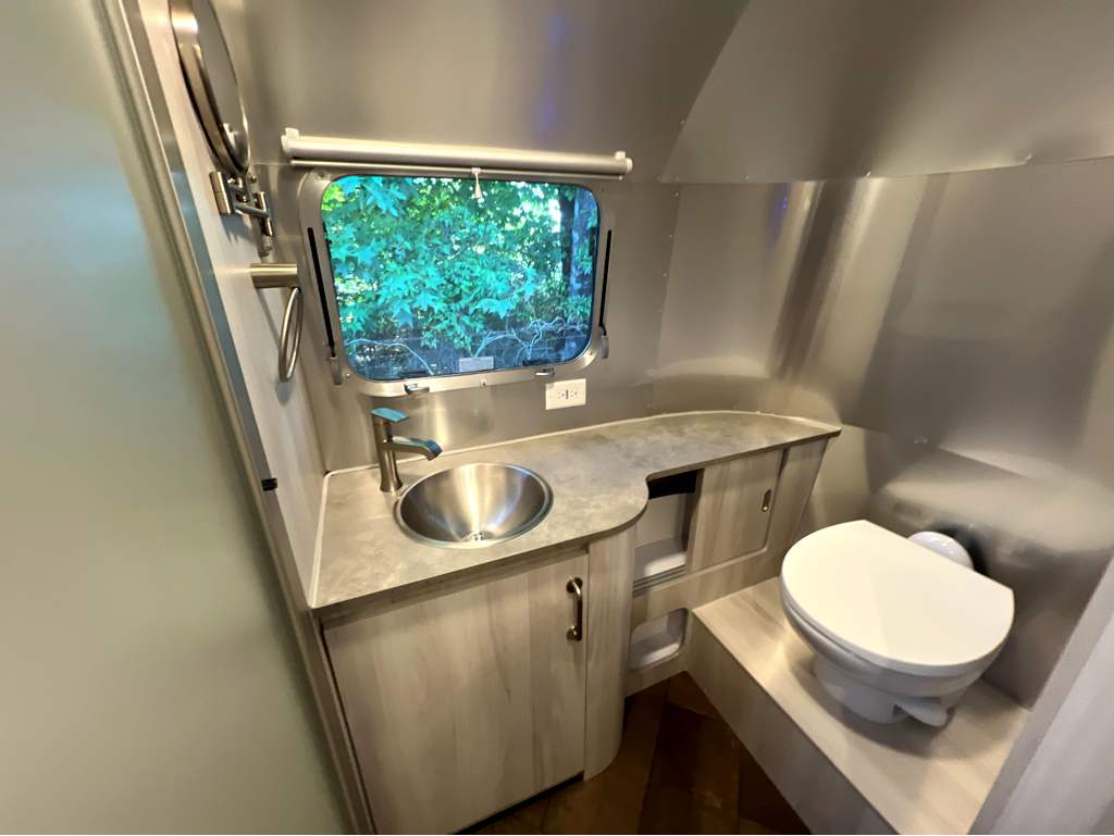 2027 AIRSTREAM INTERNATIONAL 23FBT - Image 14