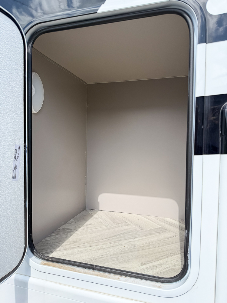 2025 THOR MOTORCOACH 24TT - Image 5