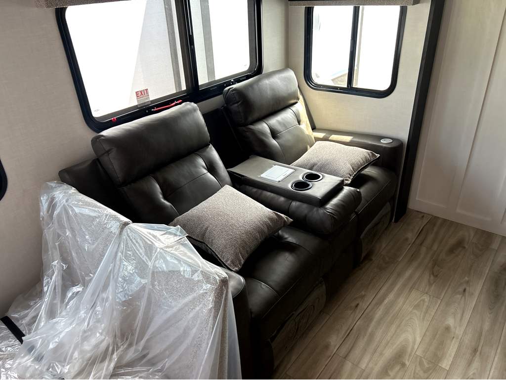 2026 VENTURE RV SPORTTREK 354VBH - Image 10