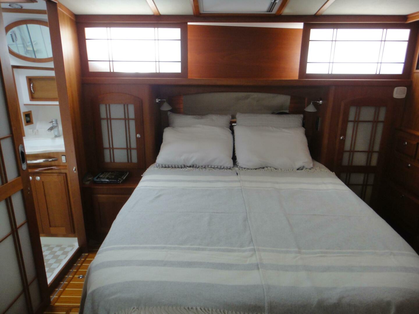 2018 Sabre 48 Salon Express - Image 18