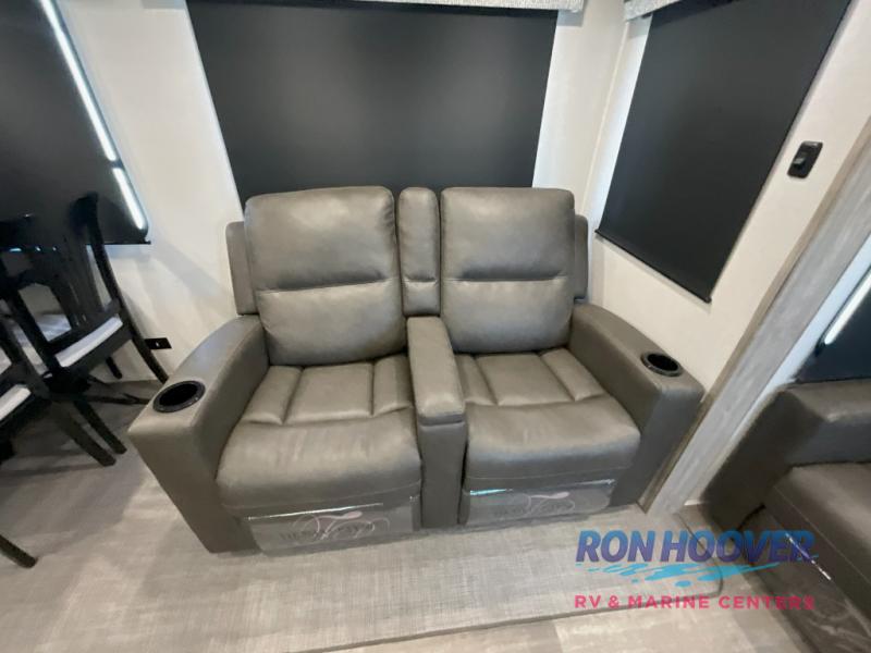 2024 COACHMEN 368TBH - Image 16