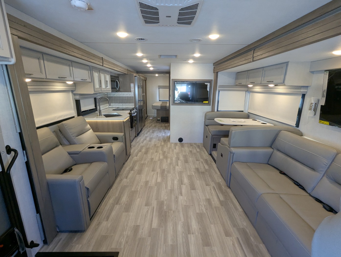 2026 Thor Motor Coach Windsport 35R - Image 14