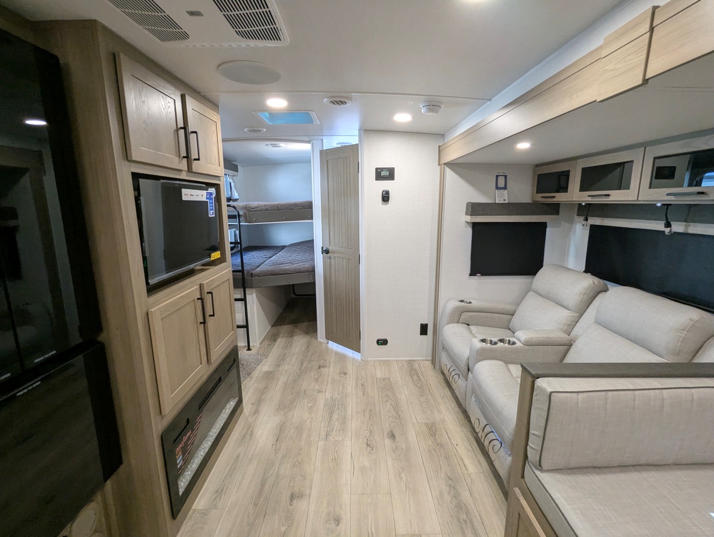 2027 Forest River Rockwood Ultra Lite 2706BH - Image 30