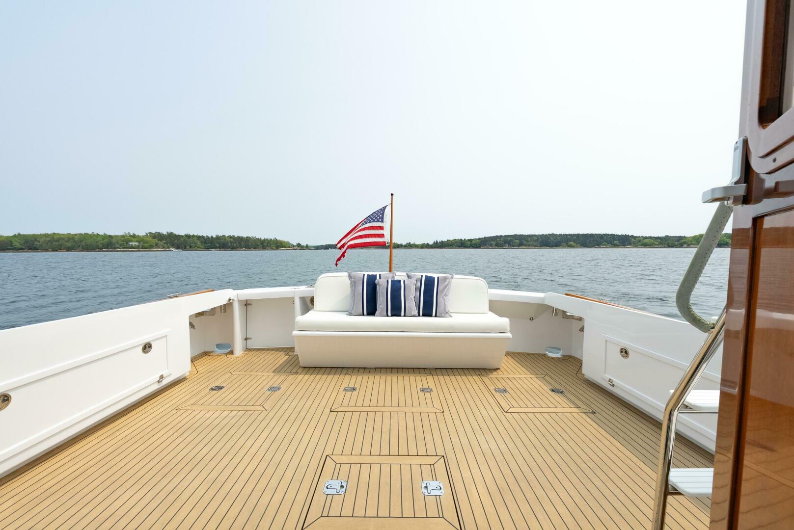 2019 Lowell Flybridge - Image 16