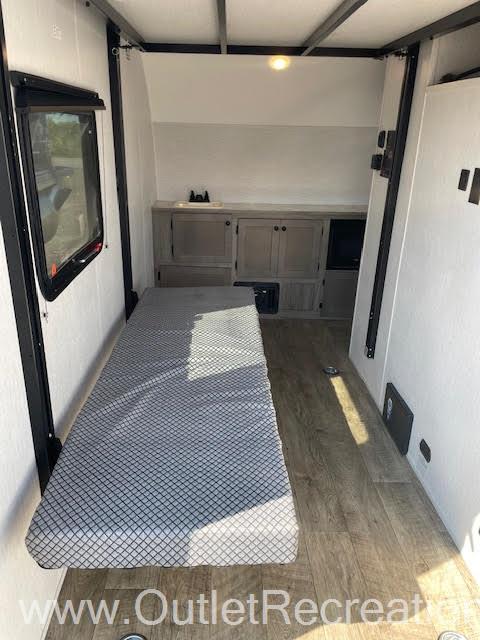 2023 SUNSET PARK RV SUNRAY 139T - Image 11