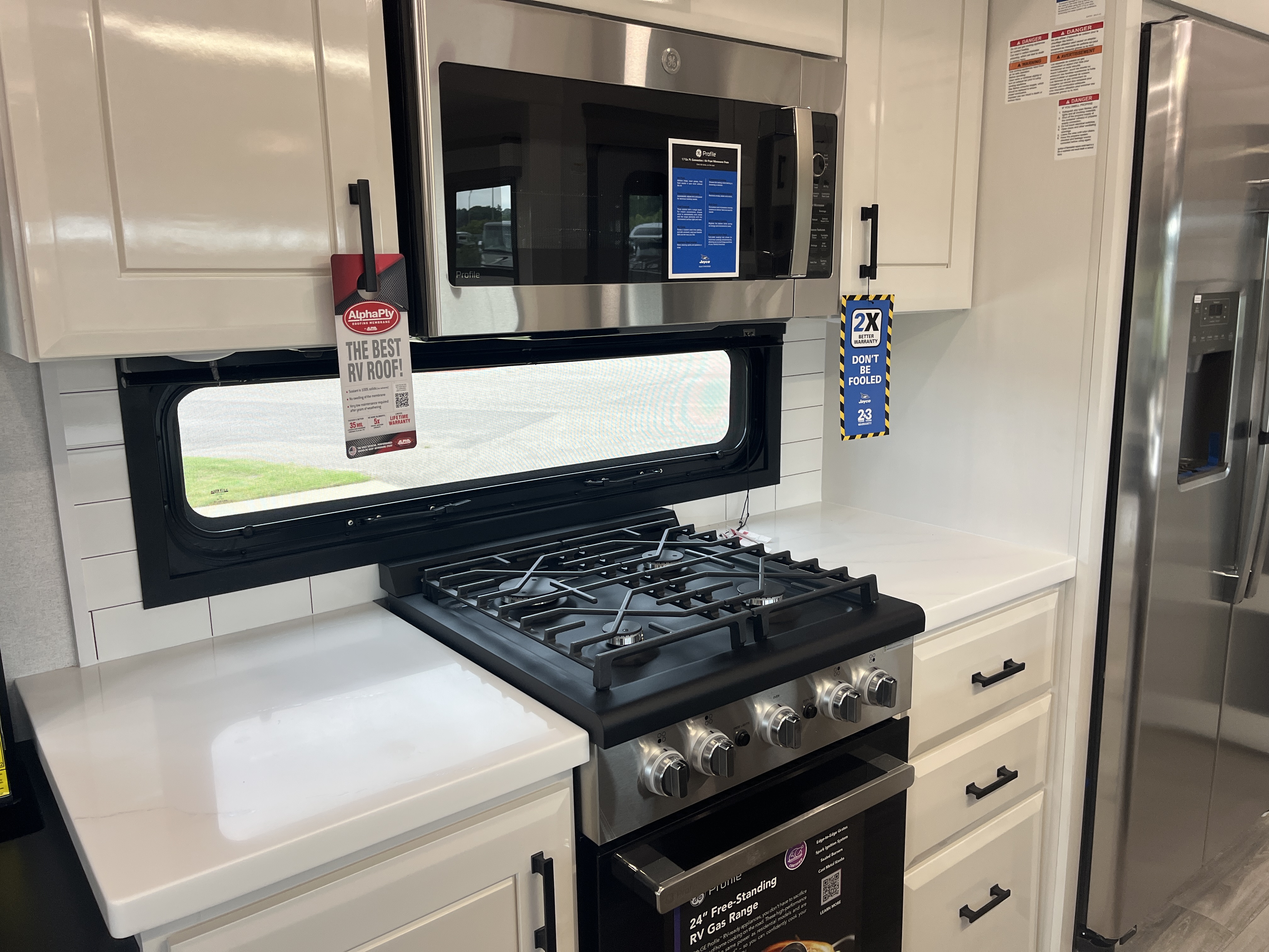 2027 JAYCO PINNACLE 32RLTS - Image 29