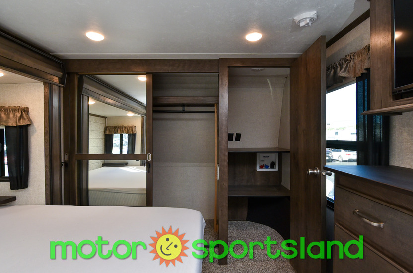 2018 Keystone Montana HM384BR - Image 28