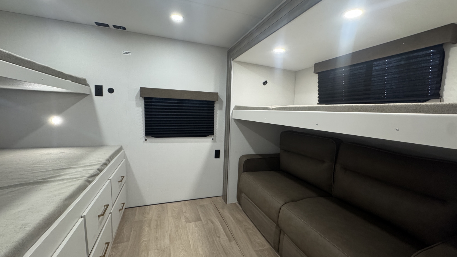 2026 Grand Design Transcend 325BHT - Image 16