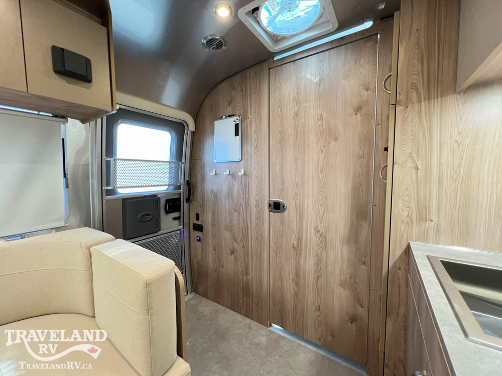 2027 Airstream Flying Cloud 23FBQ - Image 12